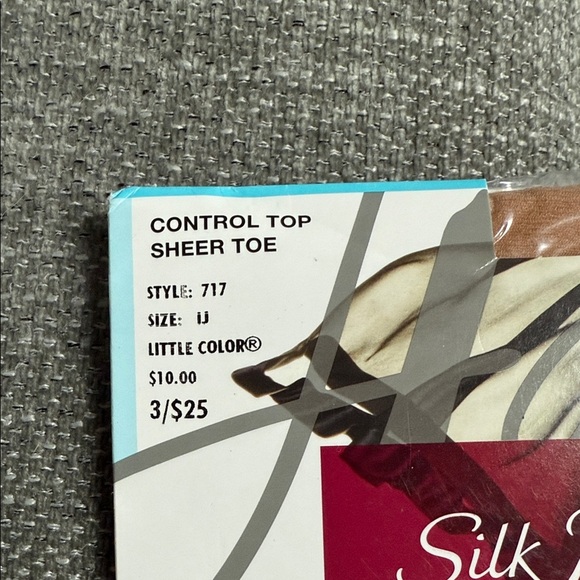 Hanes Silk Reflections Silky Sheer Pantyhose - Nude - Picture 2 of 6